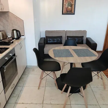 Family 2 Bed In Apartment *